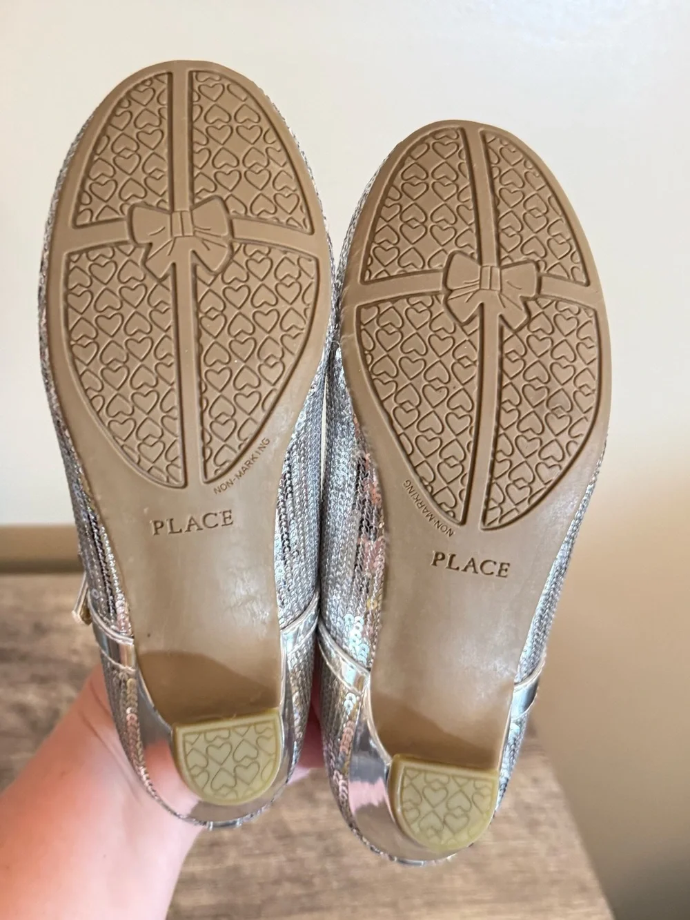 NEW Children’s Place Silver Sequined Heeled Dress Shoes Girls Size 1 Buckle